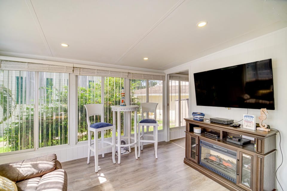 Island Cottage in Jensen Beach w/ Pool Access! House in Hutchinson Island