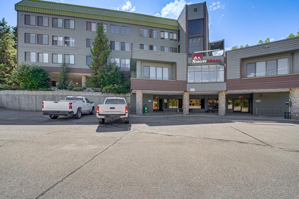 Ski Retreat w/ Hot Tub Access in Winter Park! Apartment in Fraser