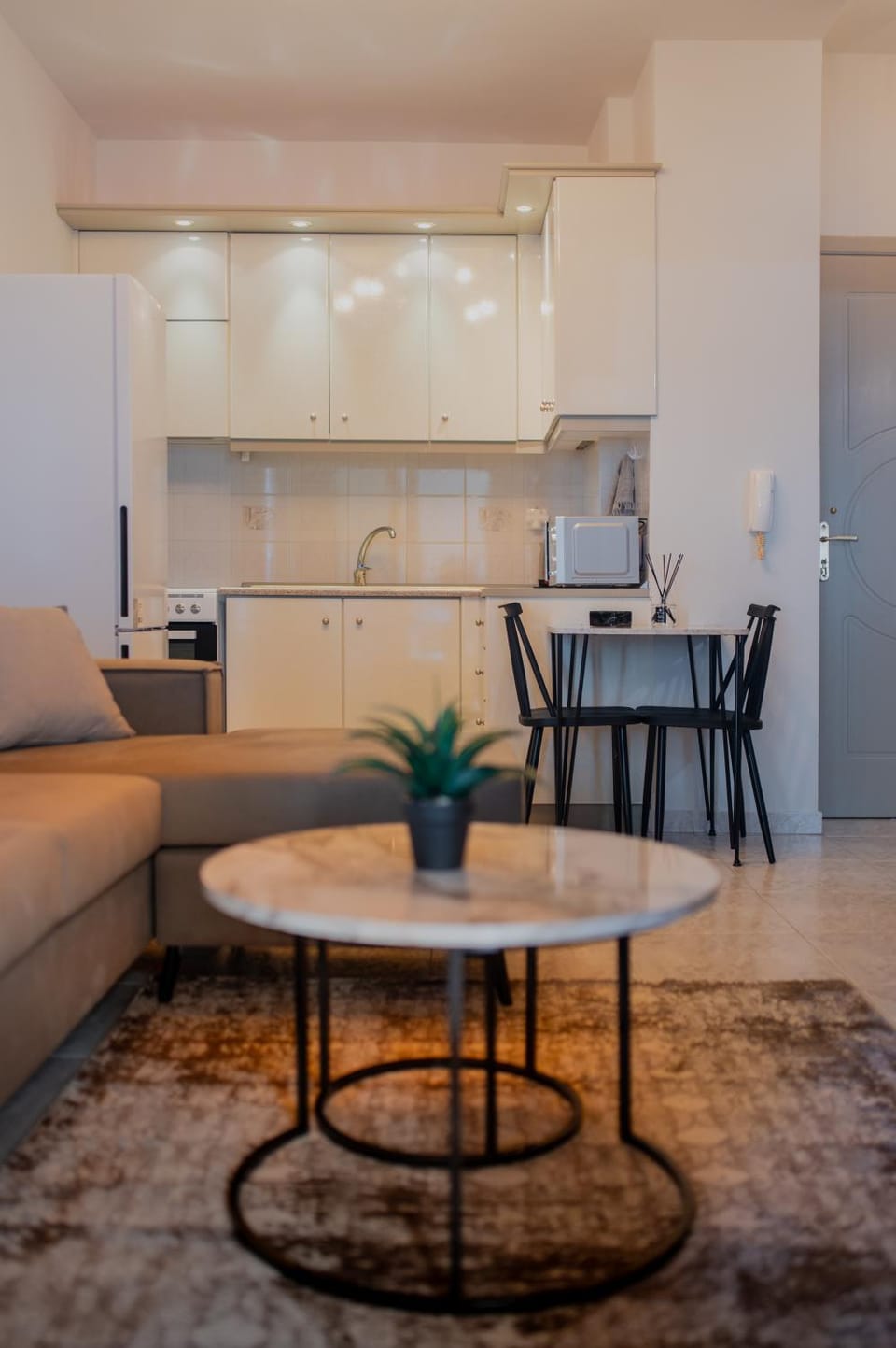 Kitchen or kitchenette, Living room, Seating area