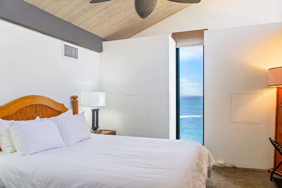 Bed, Bedroom, Sea view