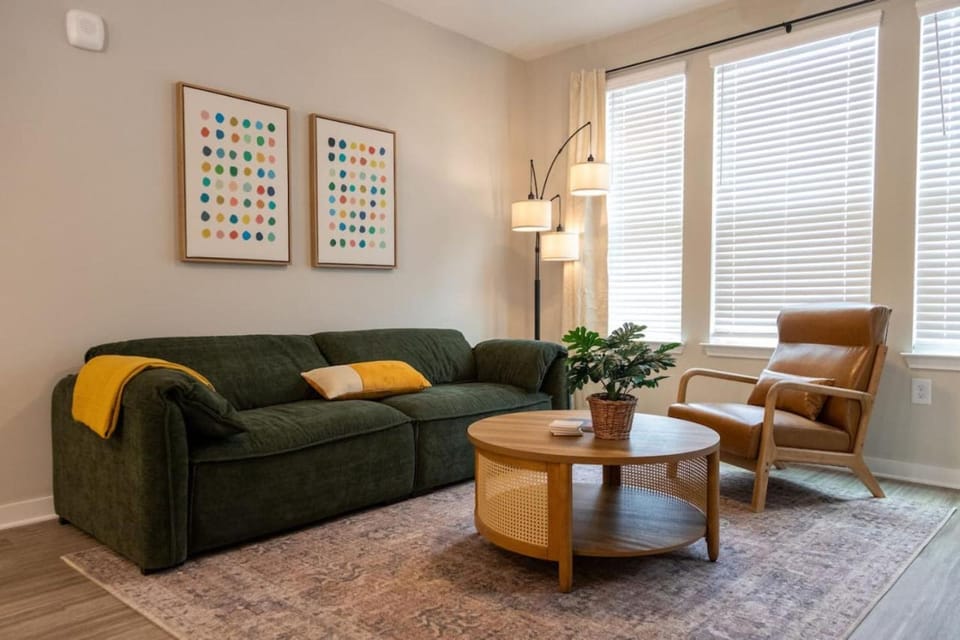 3BR Retreat, Pool, Minutes from UGA Apartment in Athens