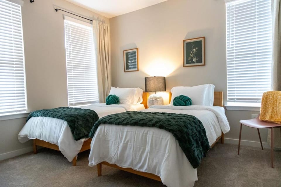 3BR Retreat, Pool, Minutes from UGA Apartment in Athens