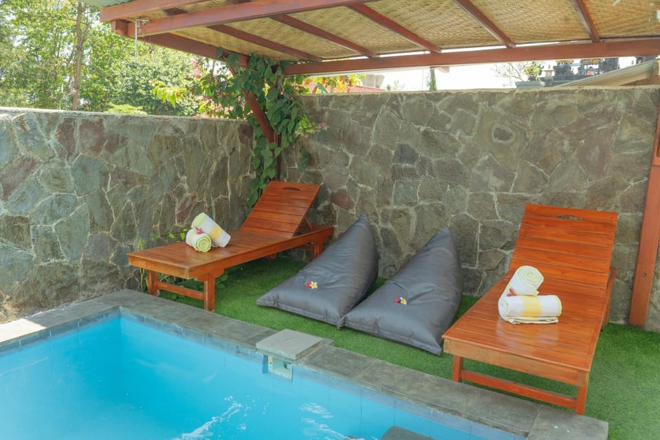 Day, Natural landscape, Seating area, Pool view, Swimming pool, sunbed