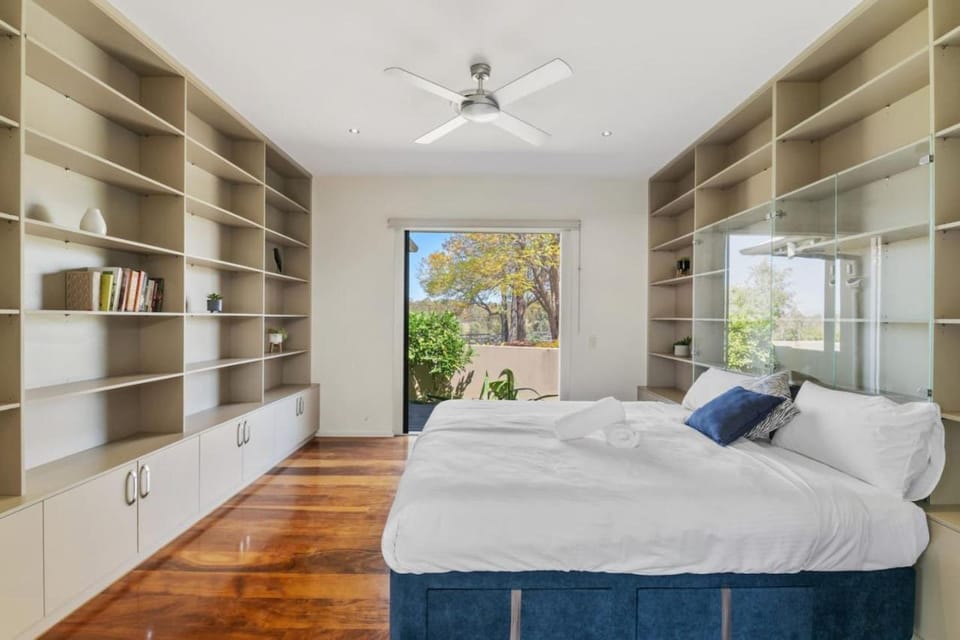 Mountain Majesty with Poolside Relaxing Getaway House in Tamborine
