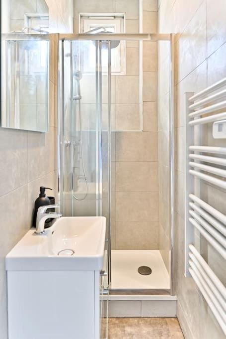 Appartement neuf ensoleillé, Spacieux et paisible Apartment in Puteaux