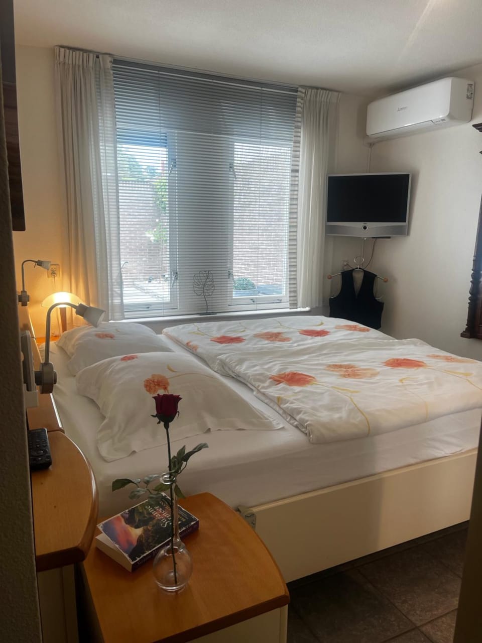 Bed, Bedroom, air conditioner