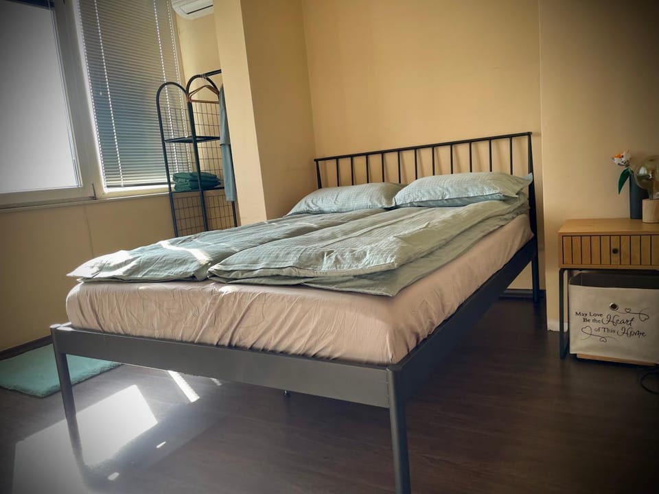 Cozy APT Free Parking Wi-Fi Netflix Apartment in Sofia