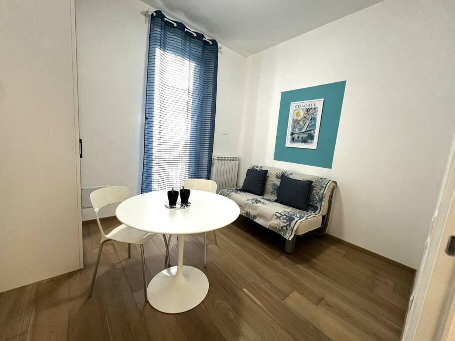 Chagall-Bozzi 59 Apartment in Bari