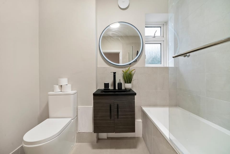 Stylish London 3 Bed 2 Bath Free-Parking & Garden Close to O2 & Canary Wharf Apartment in London Borough of Southwark