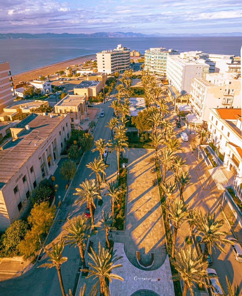 Day, Neighbourhood, City view, Street view, Location