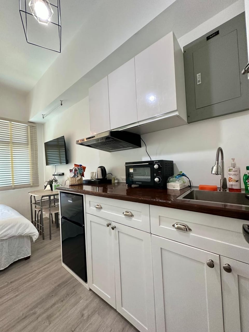 Studio One Condominium, Alabang - Bluu - Fiber Wi-Fi, Netflix-ready Apartment hotel in Muntinlupa