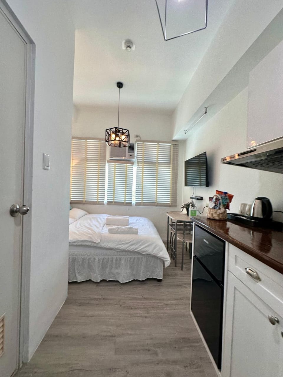 Studio One Condominium, Alabang - Bluu - Fiber Wi-Fi, Netflix-ready Apartment hotel in Muntinlupa