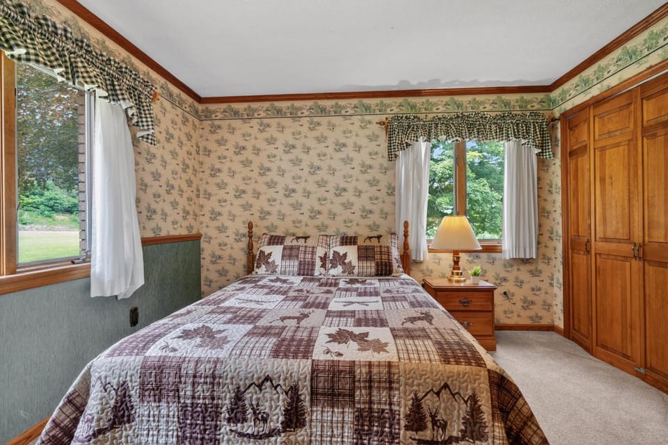 Bear Paw Cottage- 12 mins to Seneca Rocks cottage House in Shenandoah Valley