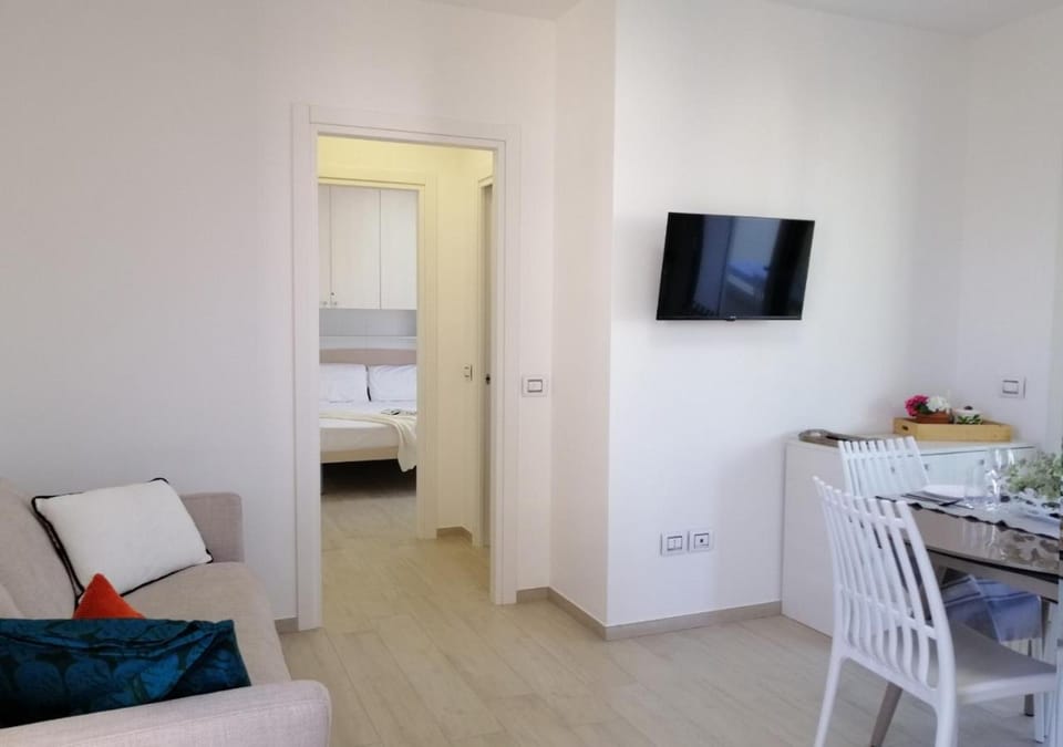 TV and multimedia, Living room, Dining area, Bedroom