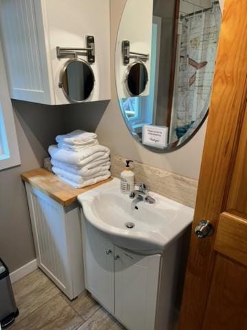 Bathroom, towels