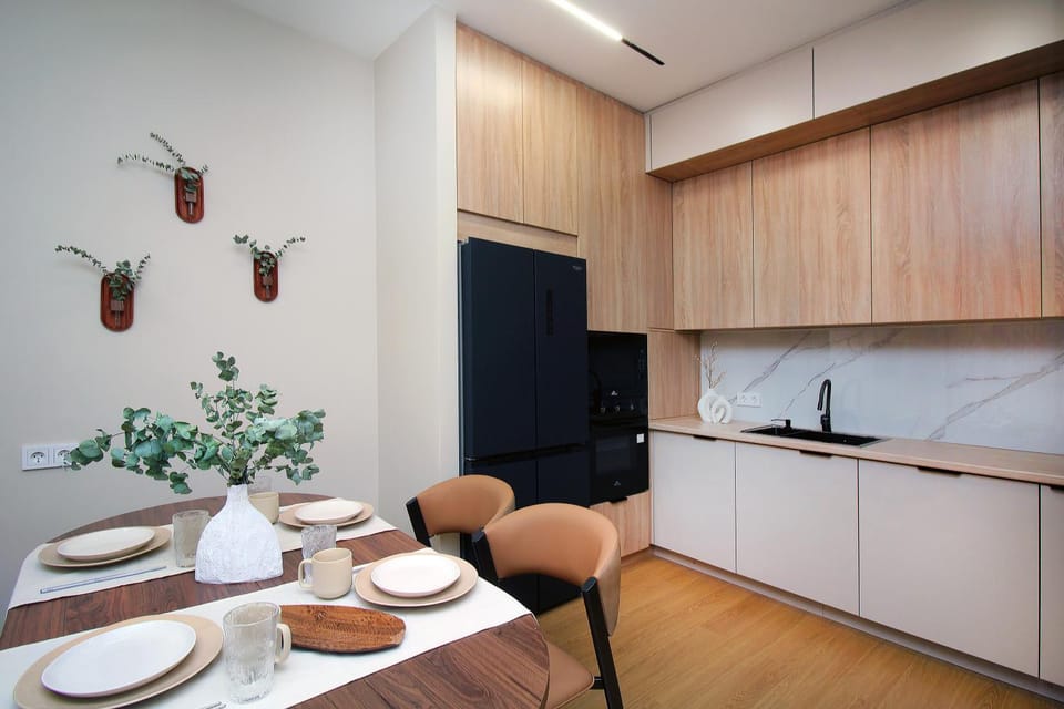 Kitchen or kitchenette, Dining area, minibar, stove