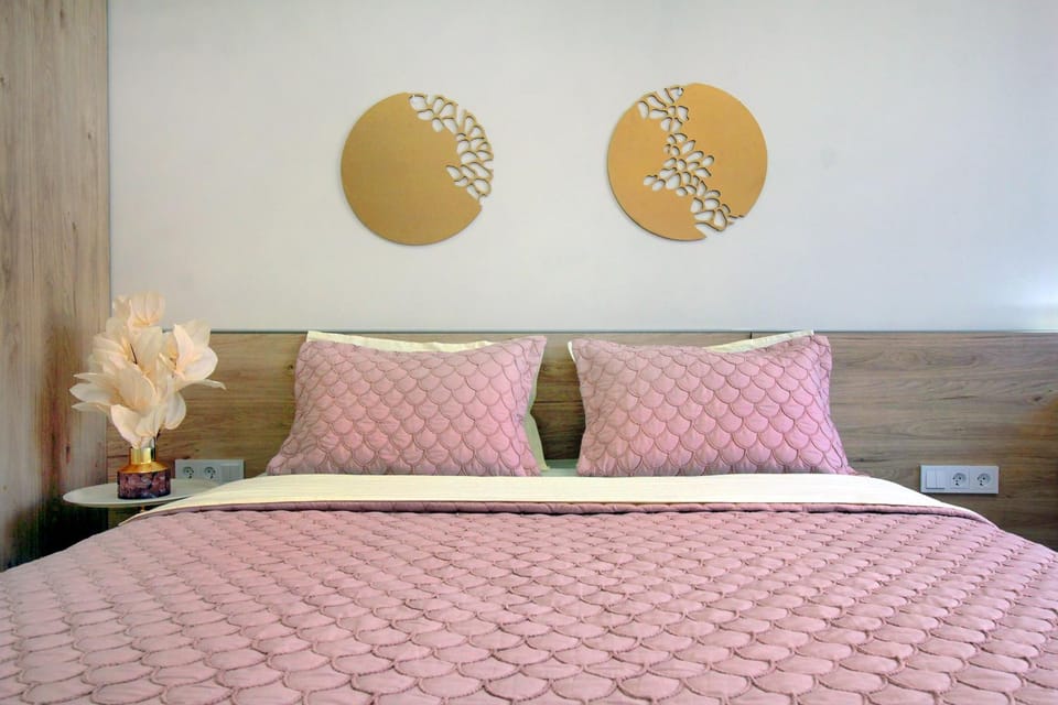 Bed, Photo of the whole room, Decorative detail, Bedroom
