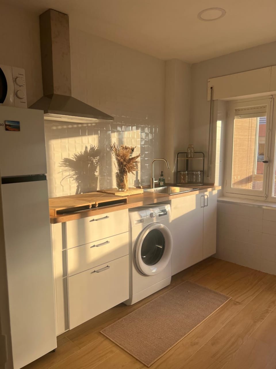 Kitchen or kitchenette, stove, washing machine, dryer