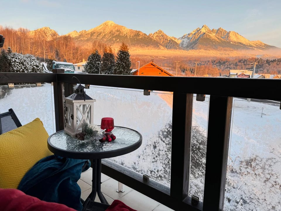 View (from property/room), Balcony/Terrace, Mountain view