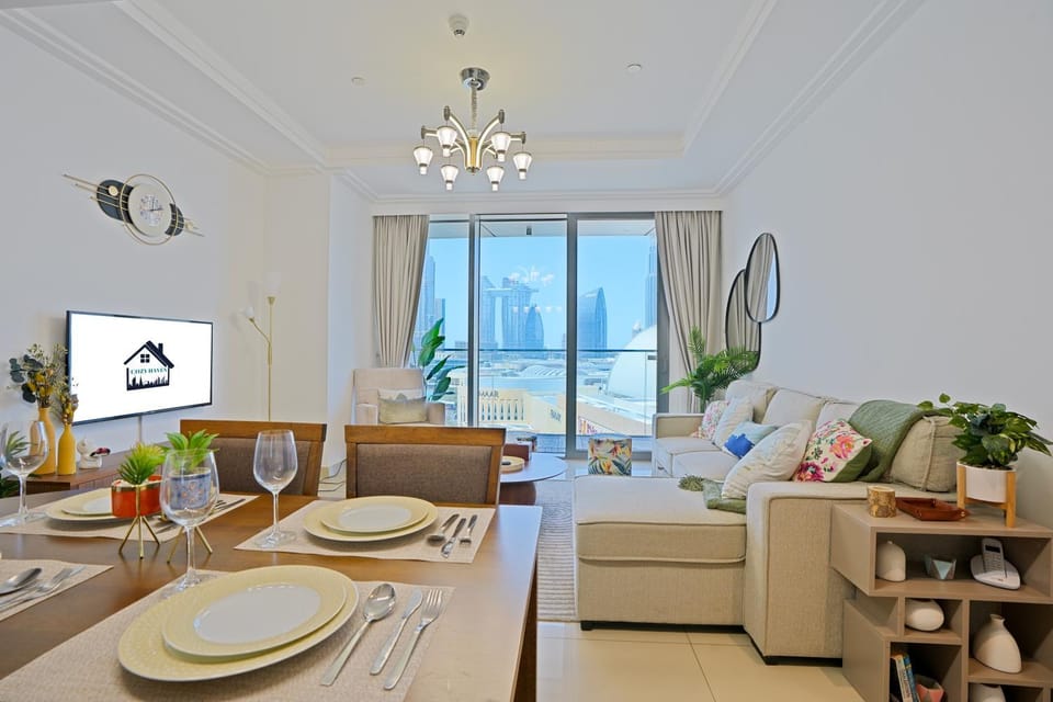 TV and multimedia, Living room, Seating area, Dining area