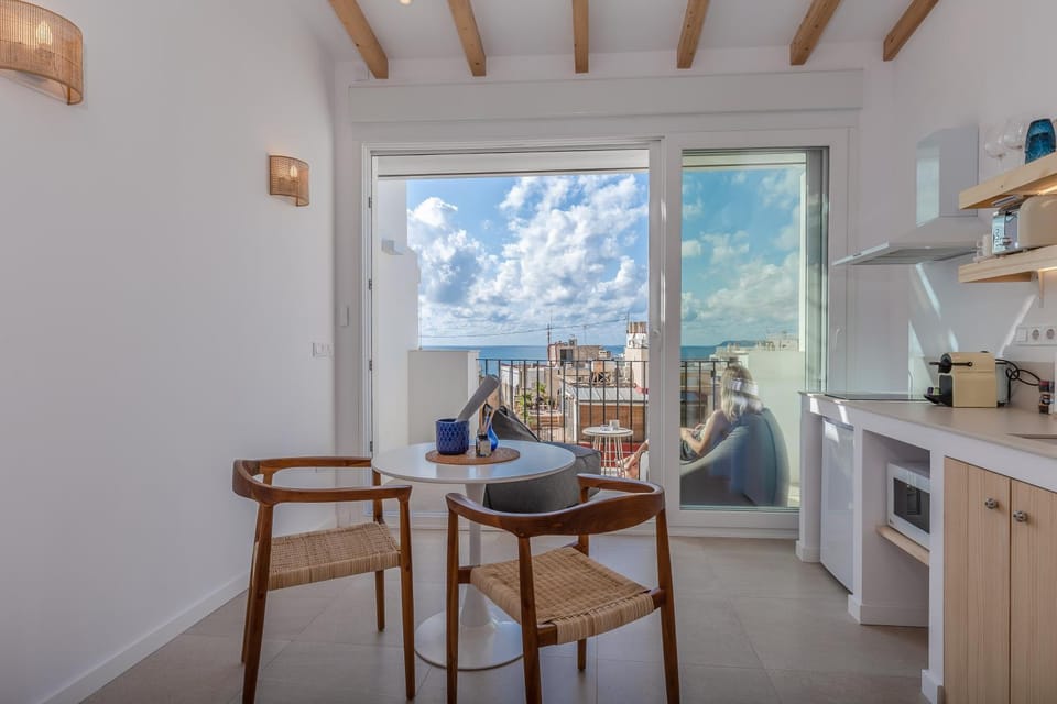 View (from property/room), Balcony/Terrace, Kitchen or kitchenette, Living room, Dining area
