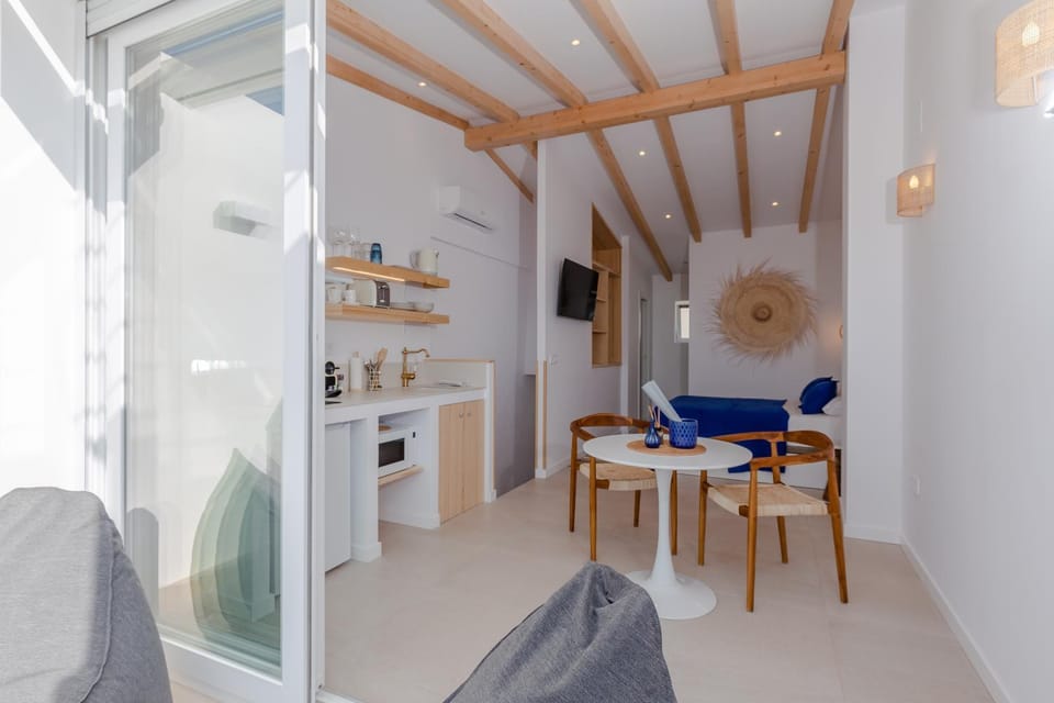 Bed, Kitchen or kitchenette, Living room, Photo of the whole room, Dining area, kitchen
