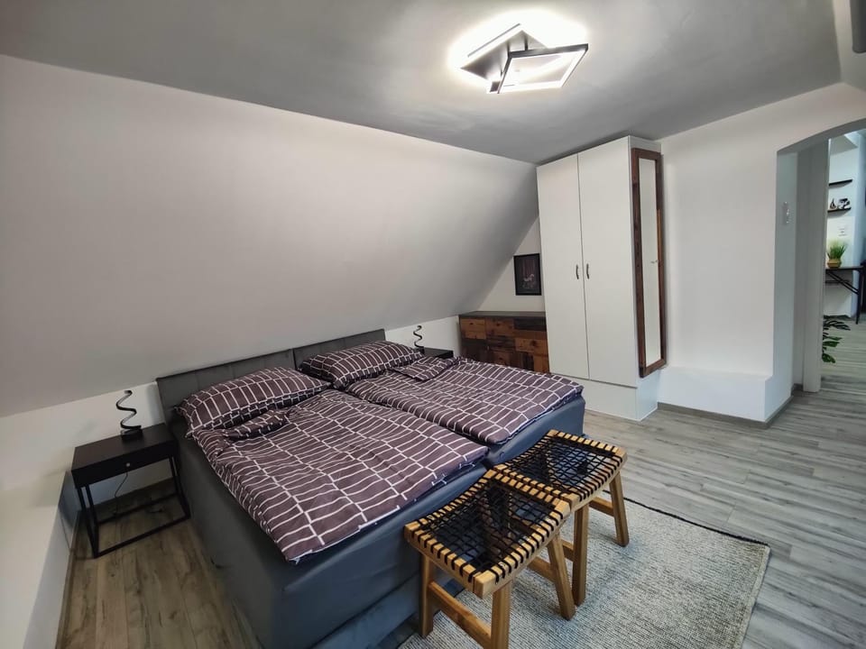 Bed, Photo of the whole room, Bedroom, storage