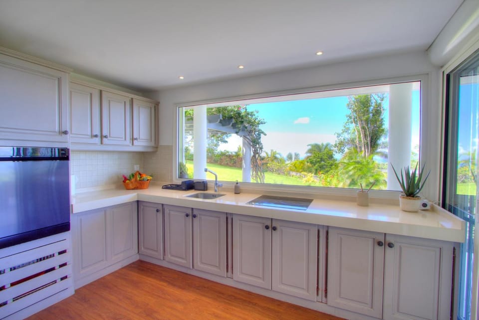 Coffee/tea facilities, Garden view, Sea view, dishwasher, stove