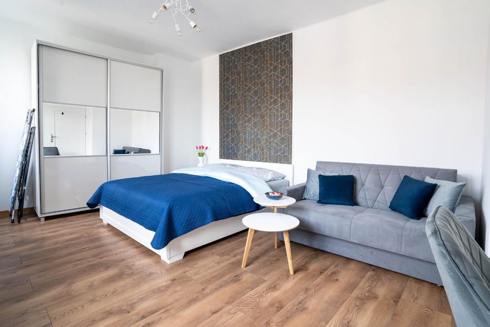 Bed, Seating area, Bedroom