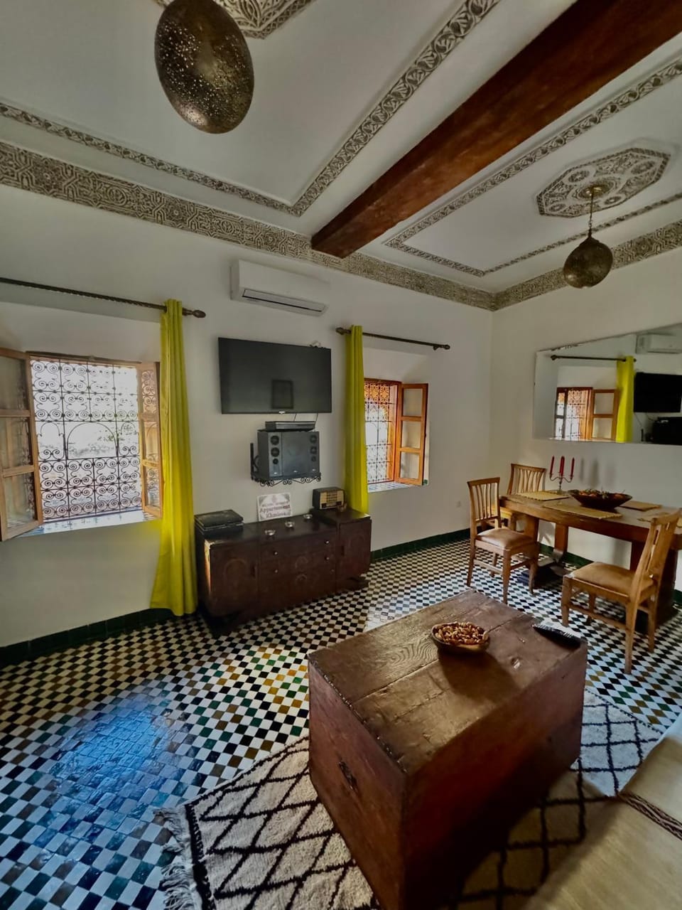 Living room, Dining area