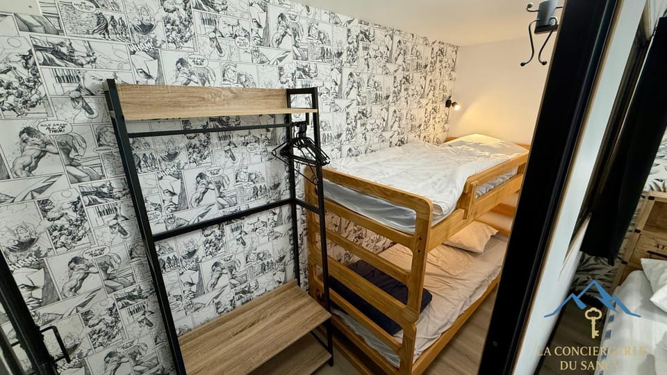 Photo of the whole room, Bedroom, bunk bed