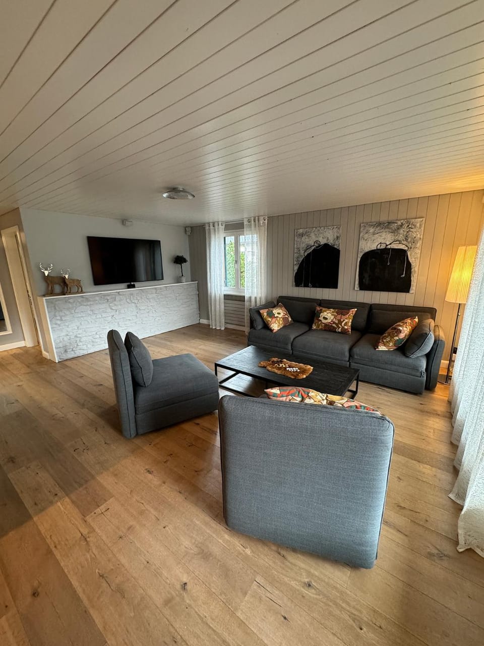 Living room, Seating area