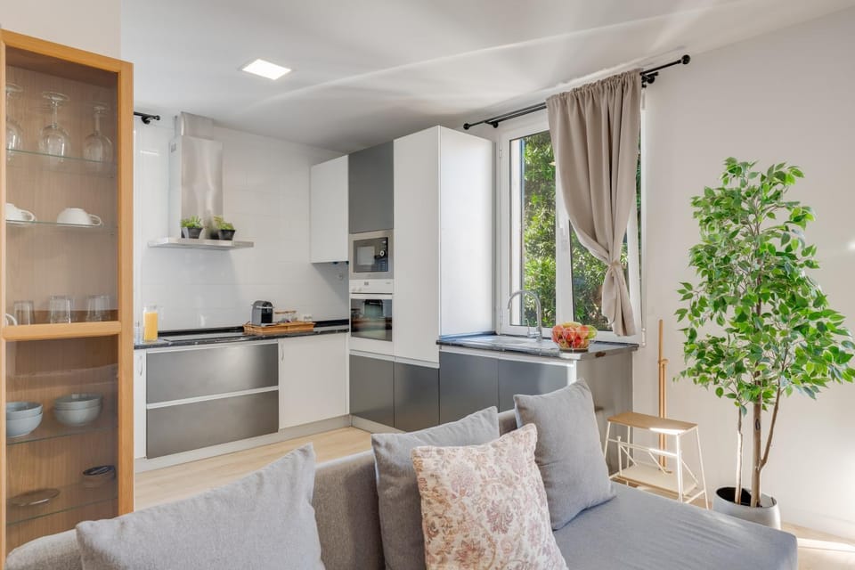 Kitchen or kitchenette, Living room, Seating area, stove