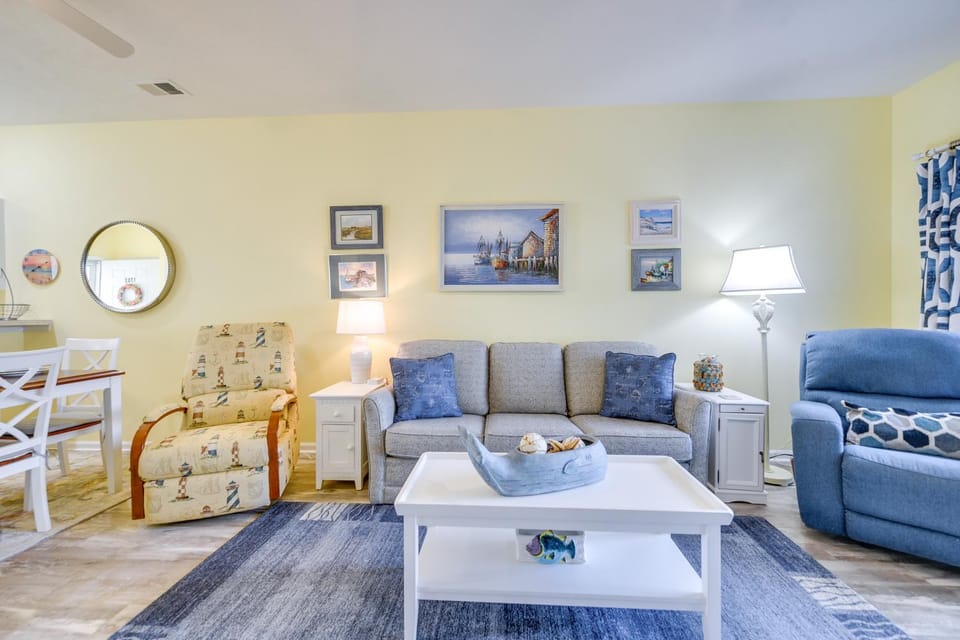 2 Mi to Beach: Grand Strand Condo w/ Pool Access! House in North Myrtle Beach