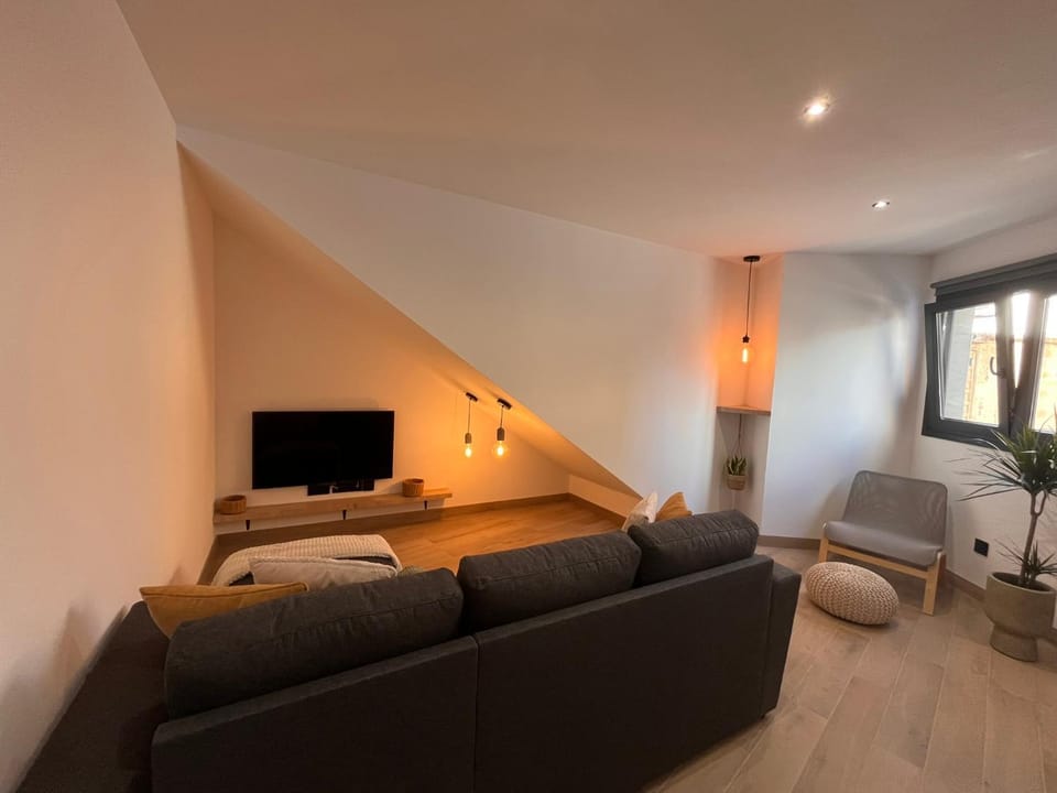 TV and multimedia, Living room, Evening entertainment