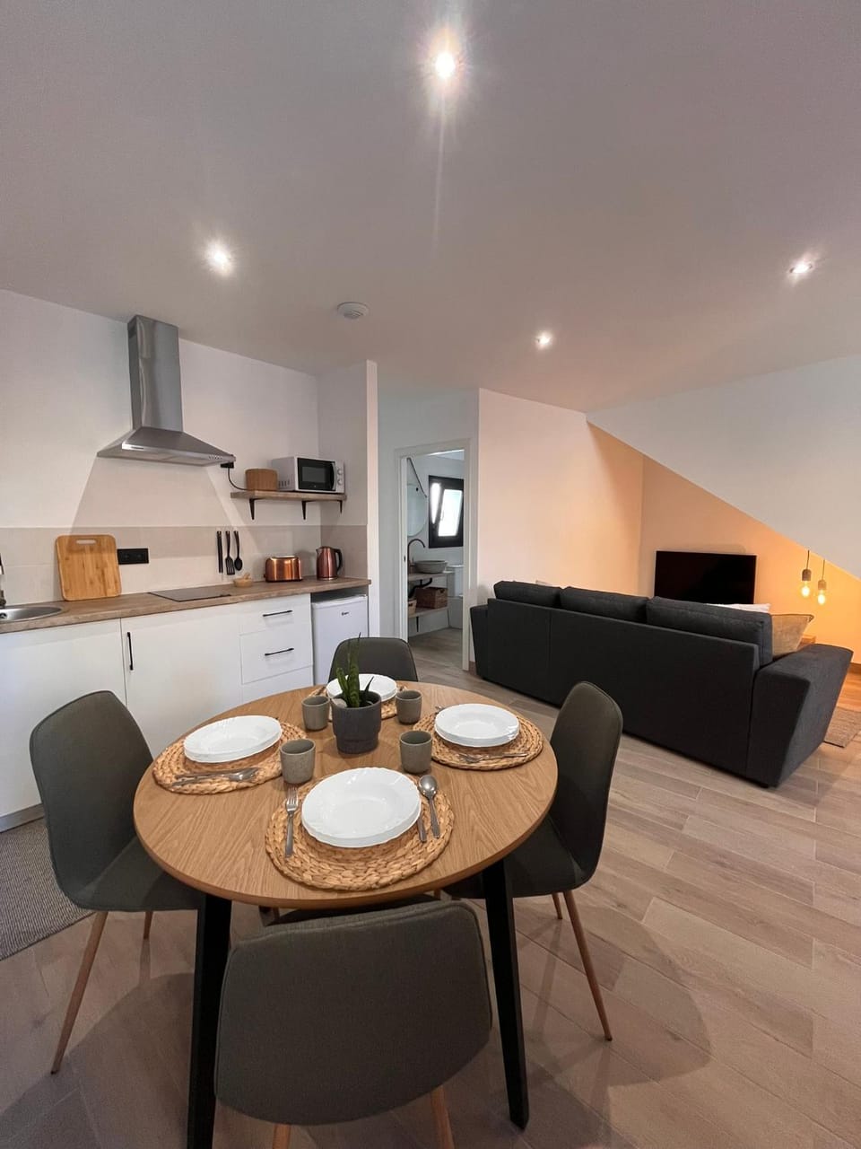 Kitchen or kitchenette, Living room, Seating area, Dining area