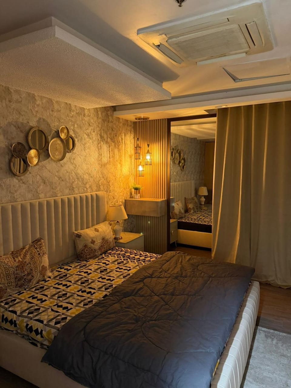 Photo of the whole room, Bedroom