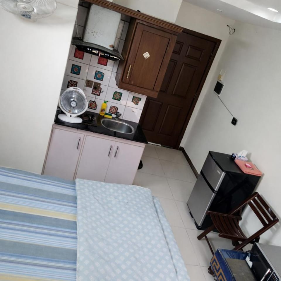 Bed, Kitchen or kitchenette, Photo of the whole room, Bedroom, minibar, oven, pet friendly, stove