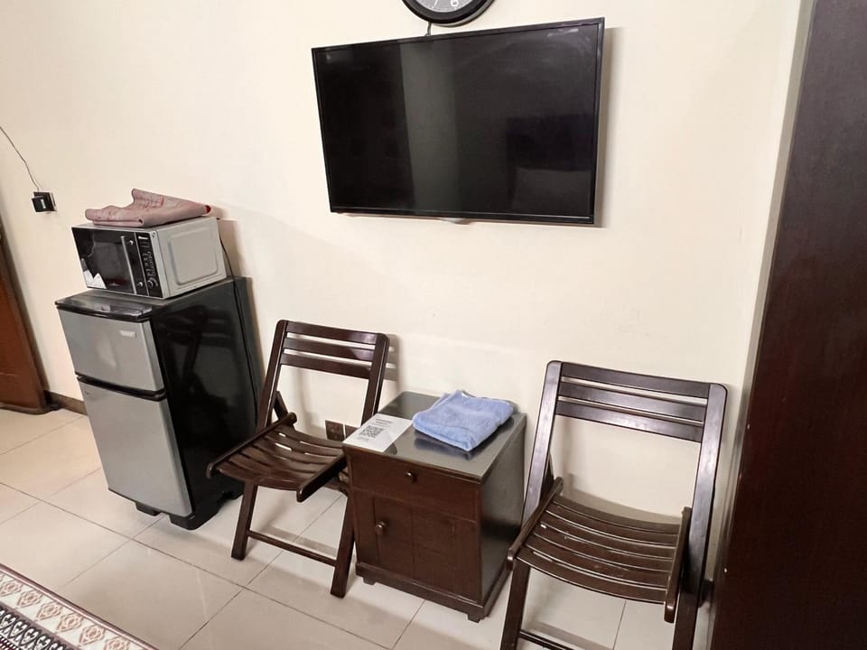 Toilet, Property building, Off site, Day, People, Guests, Guests, Facility for disabled guests, shuttle, shuttle, elevator, acessibility