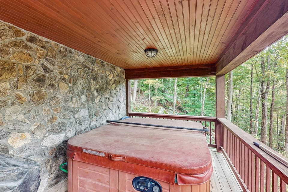Stone Cottage Retreat House in Tennessee