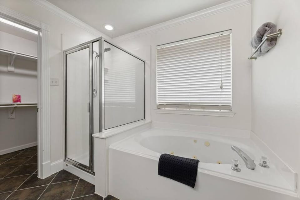 Shower, Bathroom, Bath, towels