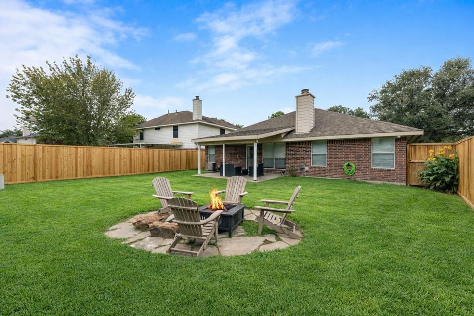 Property building, Garden, Garden view