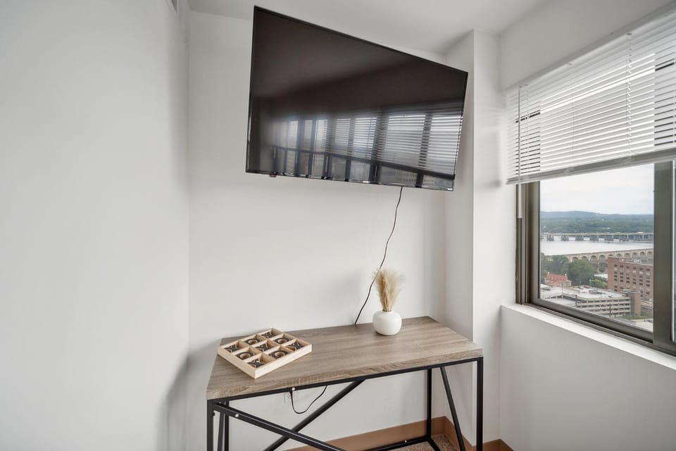 PP 2312 Modern Corporate 1br, pool, Gym Apartment in Harrisburg