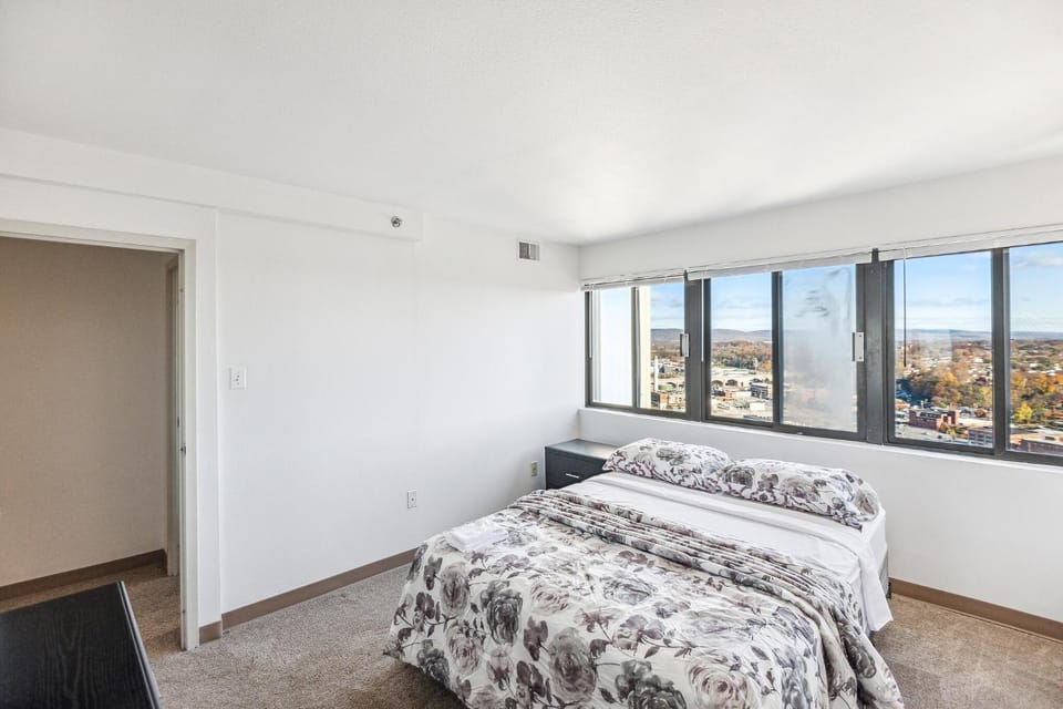 PP 2401 Modern Corporate 2br Suite pool, Gym Apartment in Harrisburg