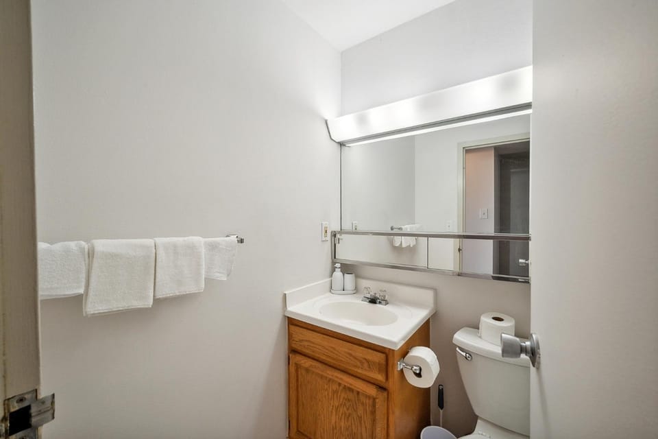 PP 501 Harrisburg Gem 2br, Pool, Parking Apartment in Harrisburg