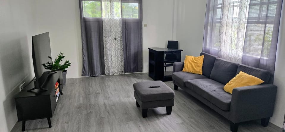 Communal lounge/ TV room, TV and multimedia, Living room, Seating area, Evening entertainment