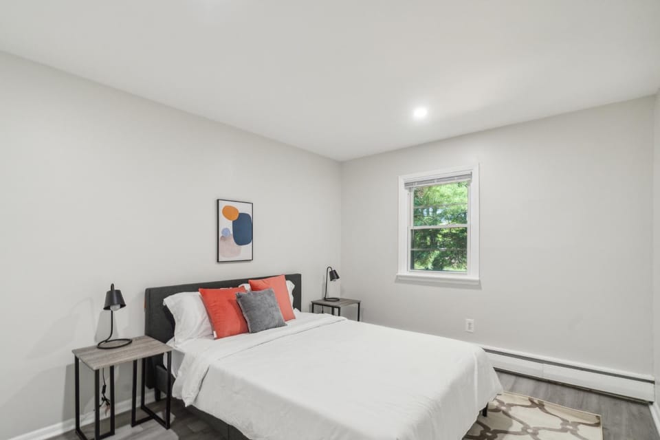Pine Brook 808 I Your Newark Retreat I Pool & Gym Apartment in Delaware