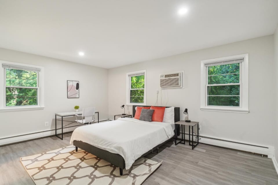 Pine Brook 808 I Your Newark Retreat I Pool & Gym Apartment in Delaware