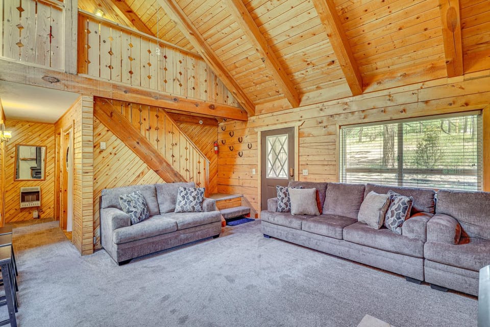 Alpine Cabin w/ Deck: 3 Mi to Luna Lake! Cabin in Alpine