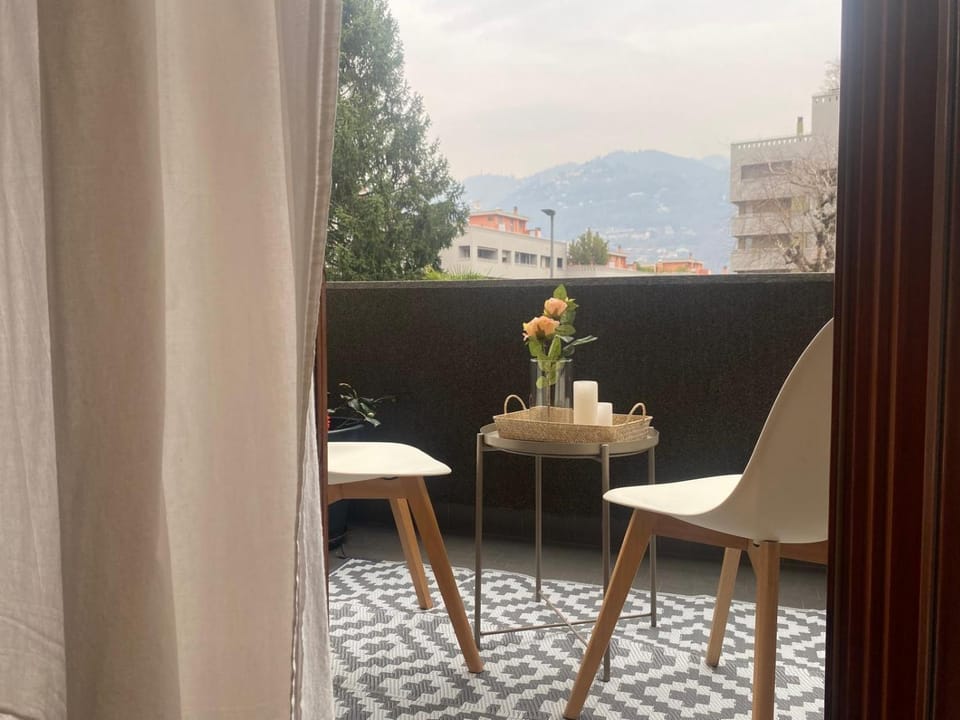 "LAGO VERDE COMO" free park Apartment in Como